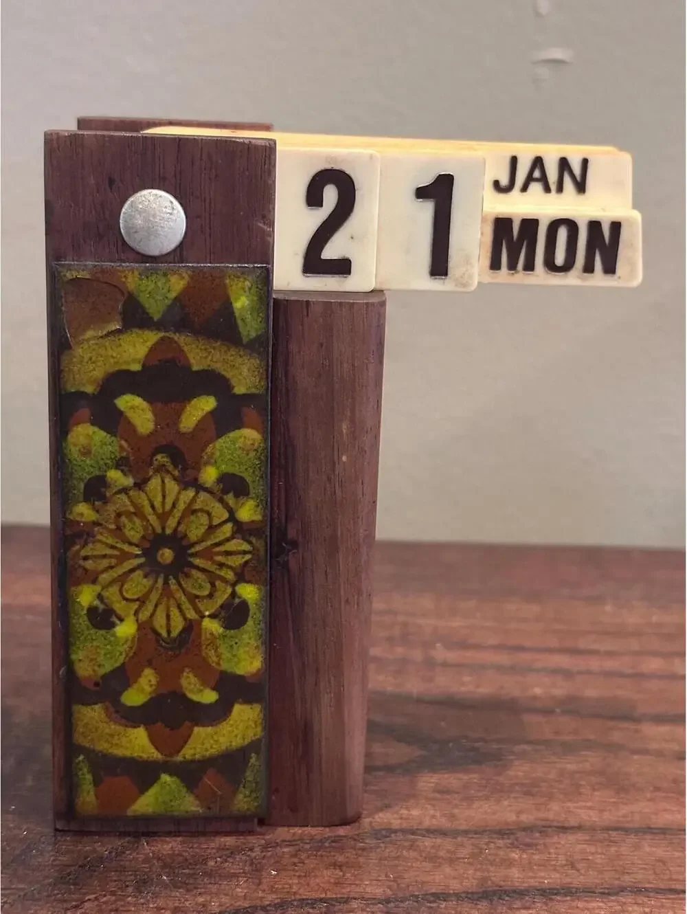 Vintage Retro Compact Perpetual Wooden Desk Calendar